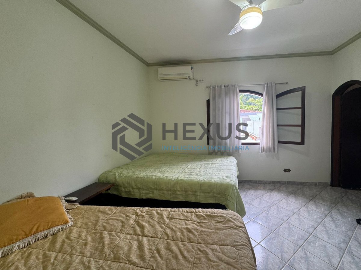 Foto 51 de Casa com piscina e churrasqueira no Jardim Albamar, Guaruja