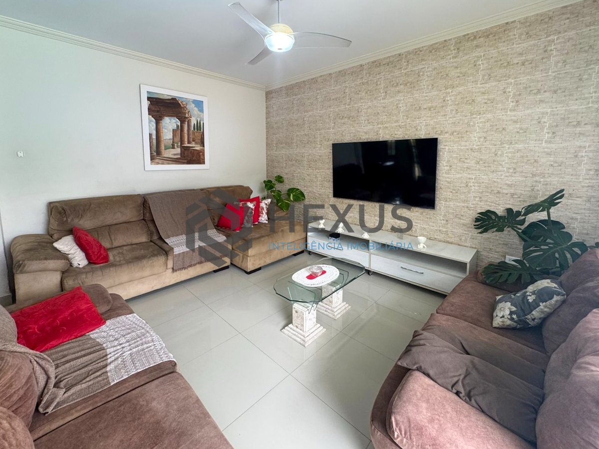 Foto 7 de Casa com piscina e churrasqueira no Jardim Albamar, Guaruja