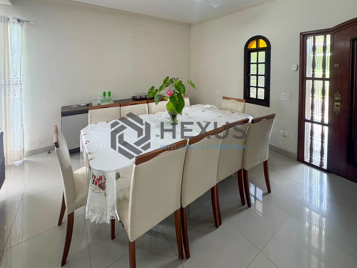 Foto 10 de Casa com piscina e churrasqueira no Jardim Albamar, Guaruja