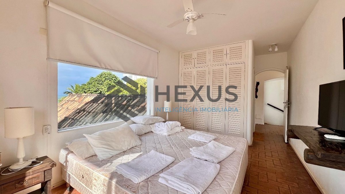 Foto 17 de Casa frente mar com piscina e área gourmet no Condomínio Península na Praia da Enseada, Guaruja