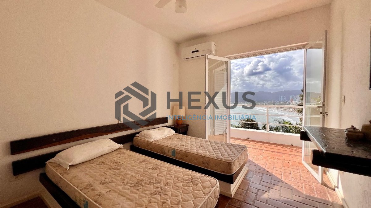 Foto 18 de Casa frente mar com piscina e área gourmet no Condomínio Península na Praia da Enseada, Guaruja