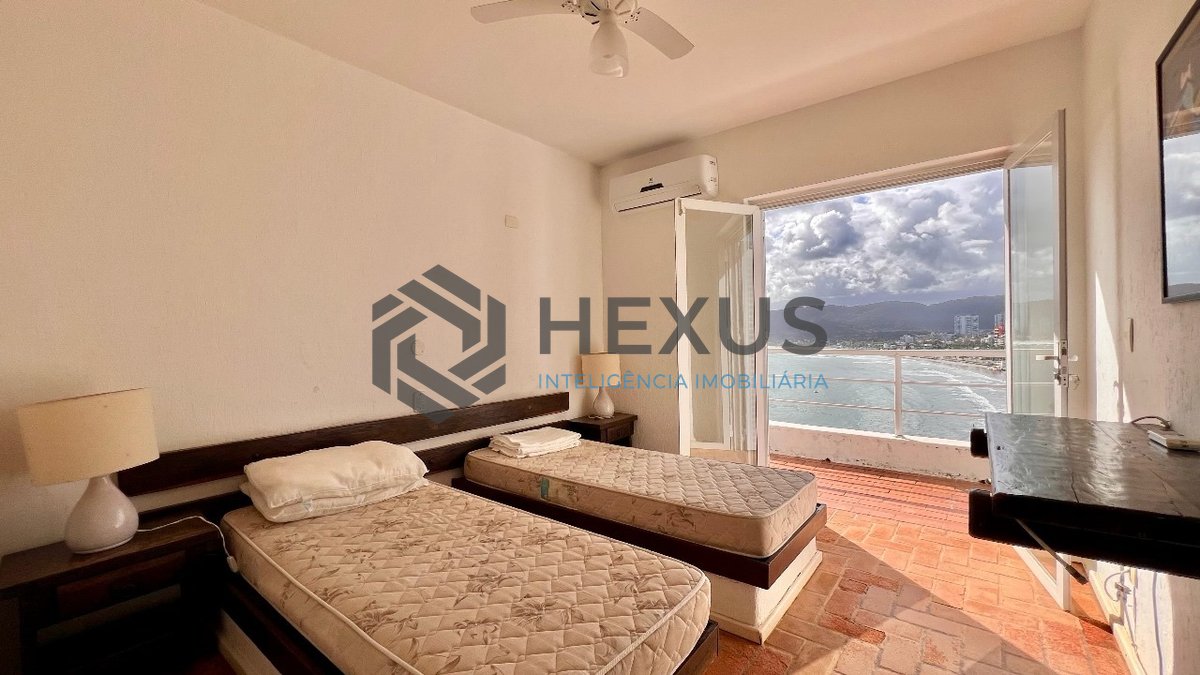 Foto 22 de Casa frente mar com piscina e área gourmet no Condomínio Península na Praia da Enseada, Guaruja