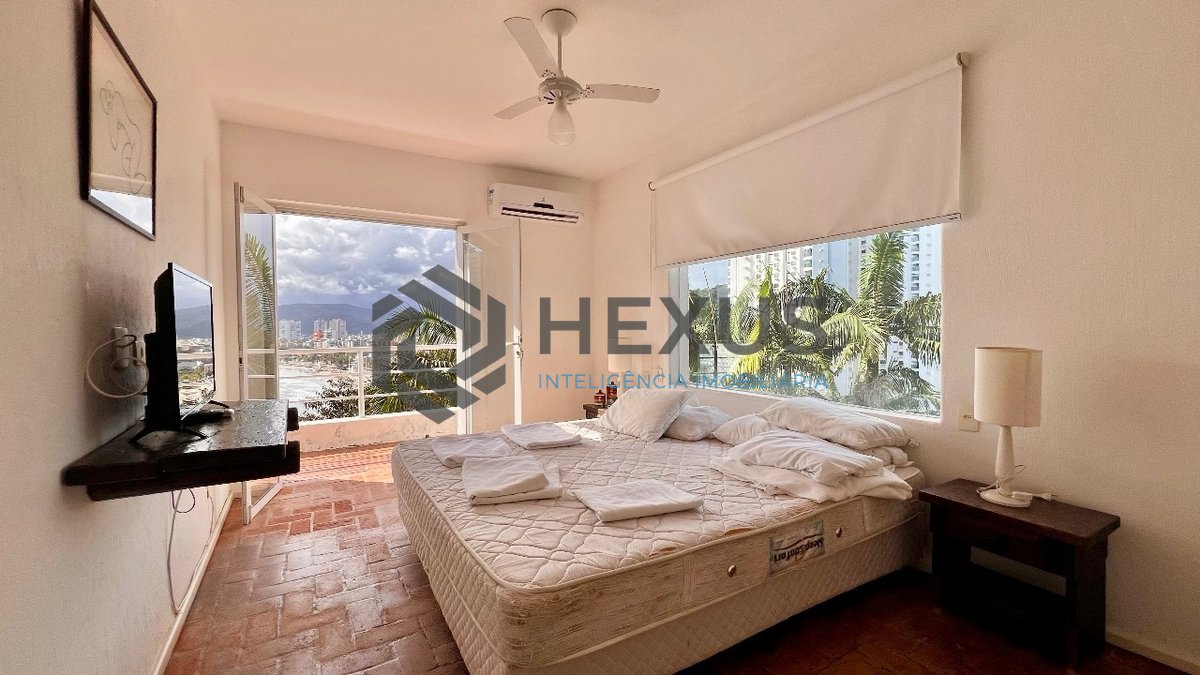 Foto 23 de Casa frente mar com piscina e área gourmet no Condomínio Península na Praia da Enseada, Guaruja