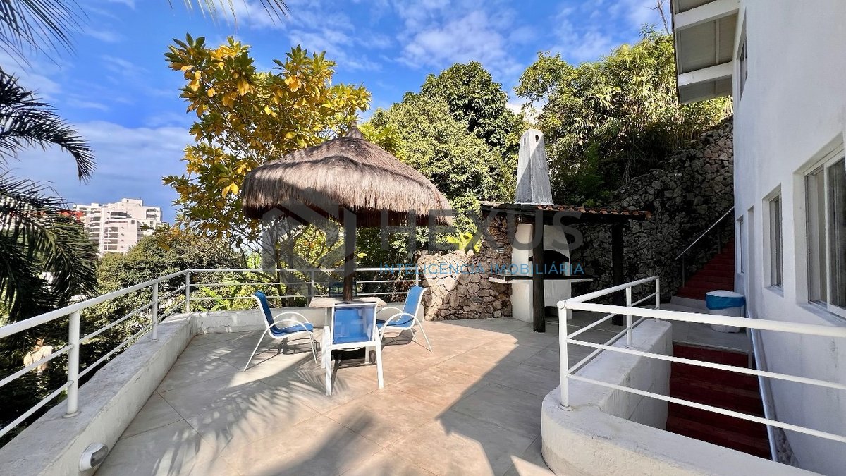 Foto 7 de Casa frente mar com piscina e área gourmet no Condomínio Península na Praia da Enseada, Guaruja