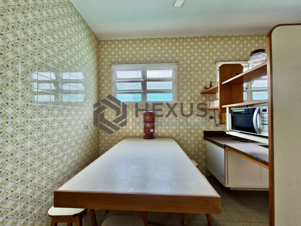 Foto 13 de OPORTUNIDADE - Casa de alto padrão na Praia do Tombo, Guaruja