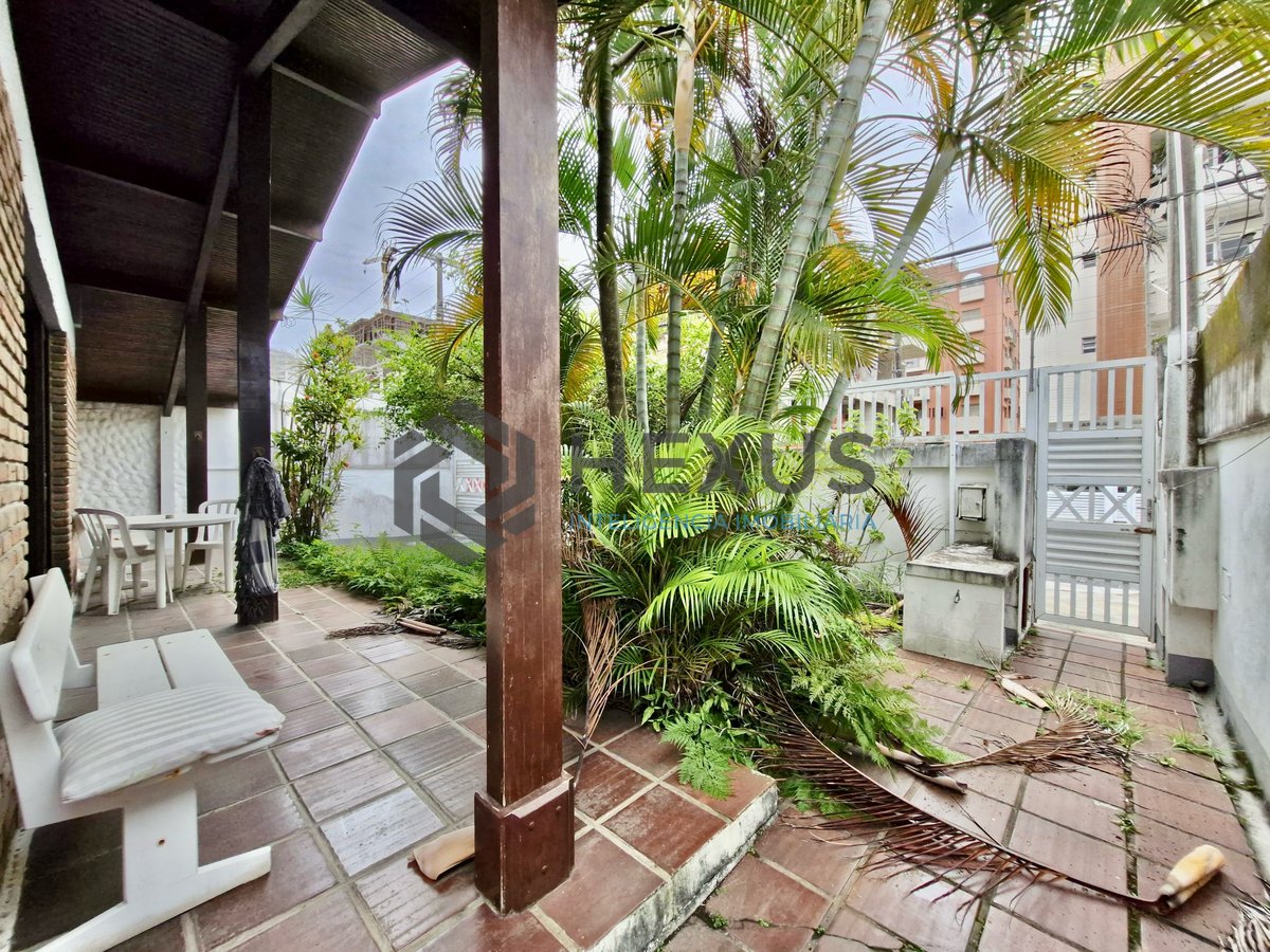 Foto 3 de OPORTUNIDADE - Casa de alto padrão na Praia do Tombo, Guaruja
