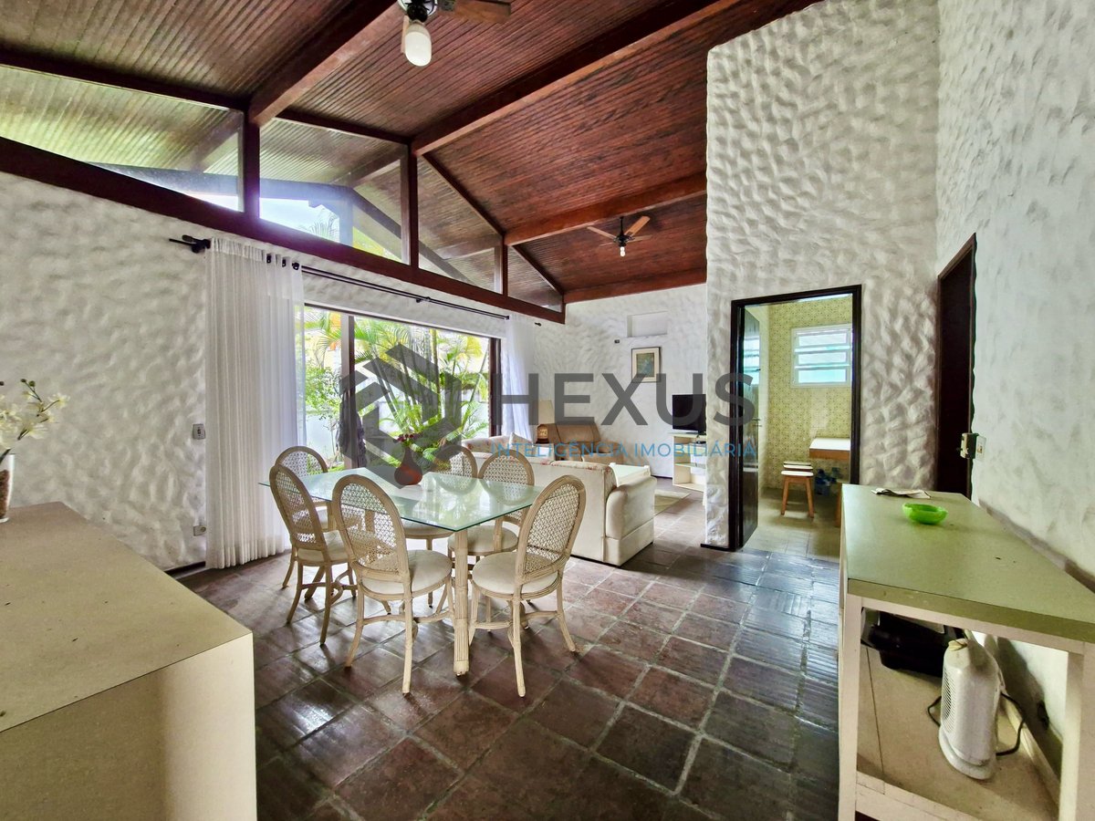 Foto 4 de OPORTUNIDADE - Casa de alto padrão na Praia do Tombo, Guaruja