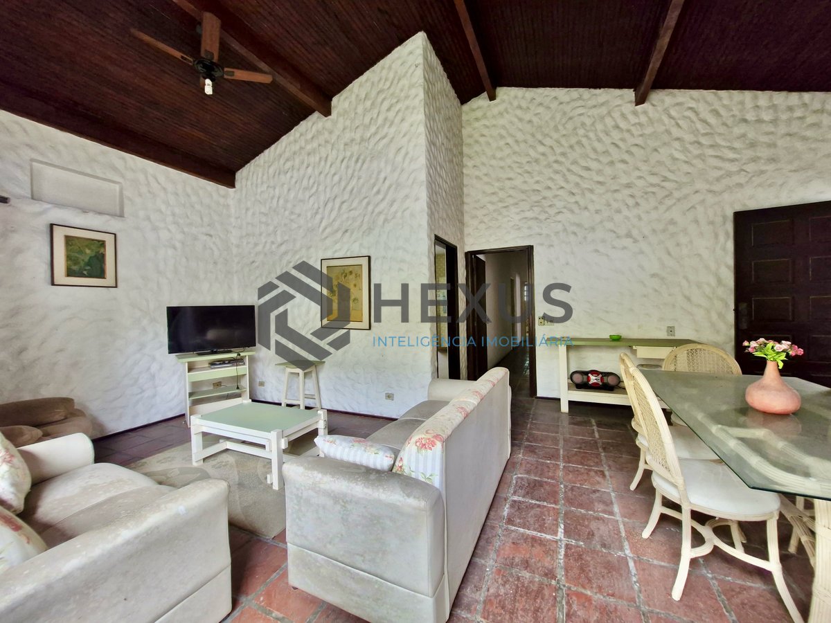 Foto 9 de OPORTUNIDADE - Casa de alto padrão na Praia do Tombo, Guaruja