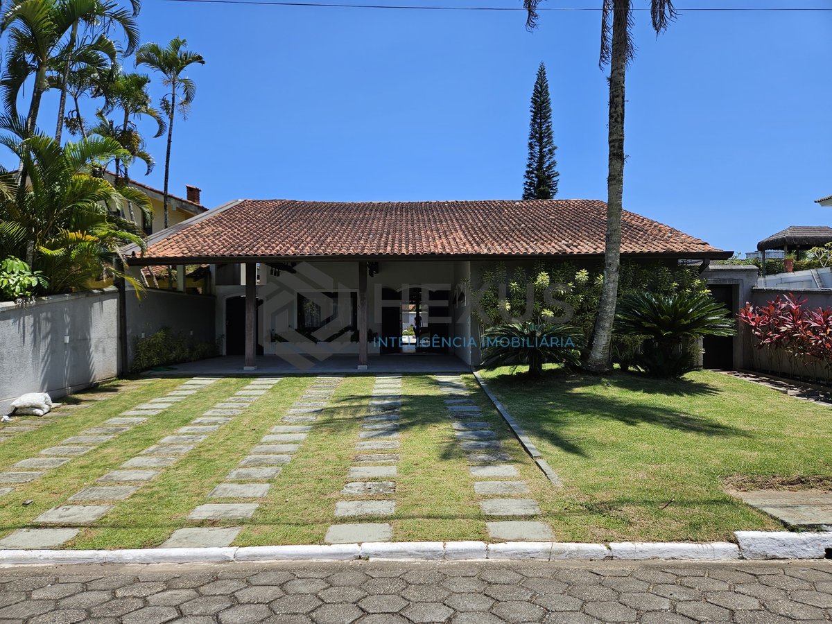 Foto 2 de Residência Nova de Alto Padrão no Jardim Acapulco – Sofisticação, Espaço e Conforto no Guarujá