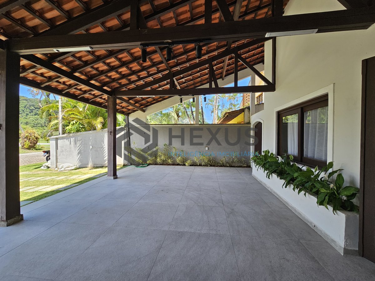 Foto 9 de Residência Nova de Alto Padrão no Jardim Acapulco – Sofisticação, Espaço e Conforto no Guarujá