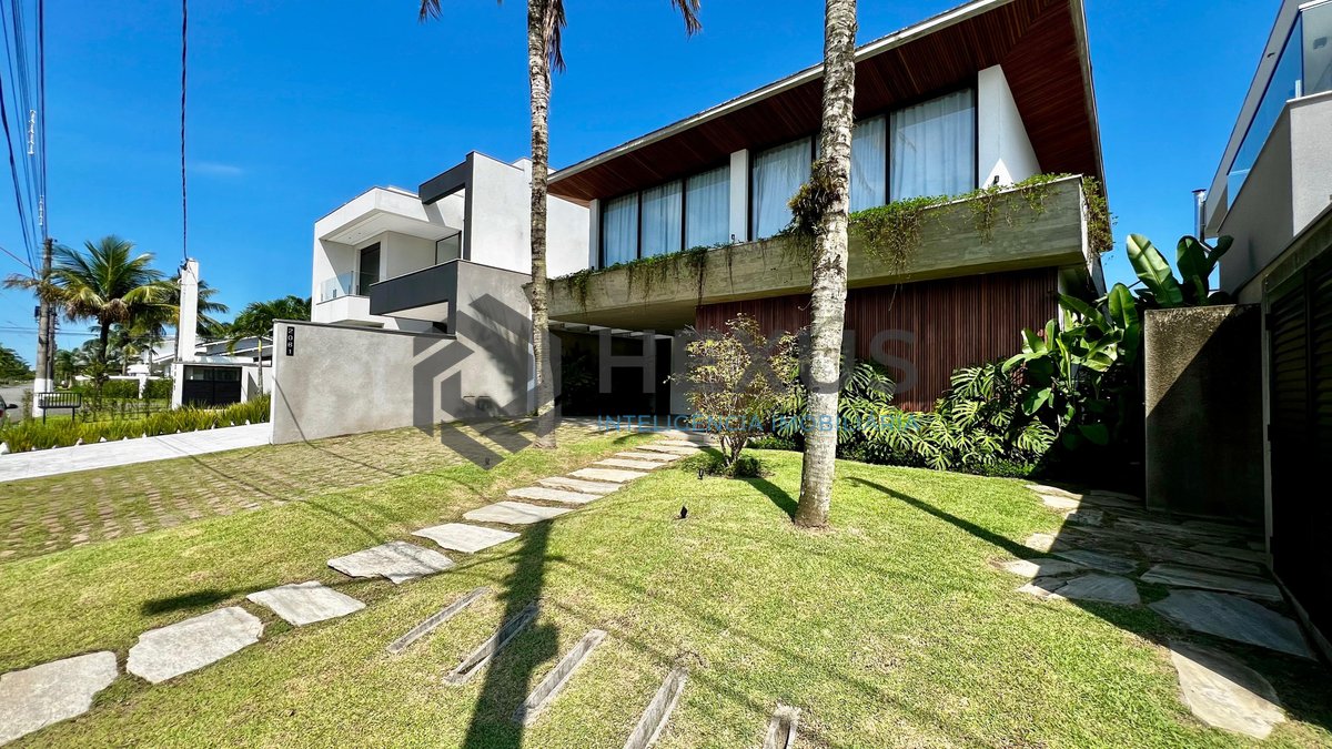 Foto 8 de Residência de Alto Padrão no Jardim Acapulco – Linhas Retas, Projeto Imponente, Ambientes Integrados e Conforto Absoluto