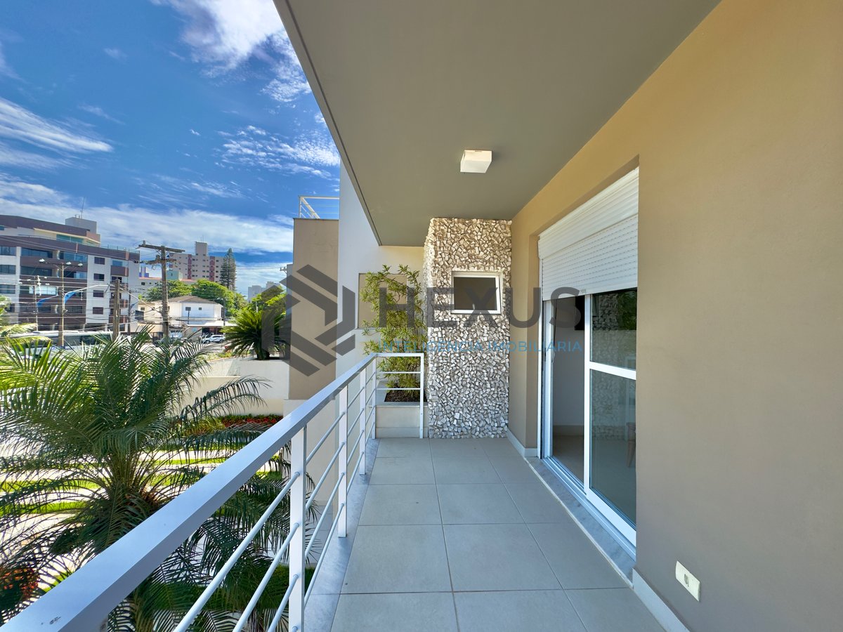 Foto 16 de Casa de alto padrão reformada e mobiliada a 50m da Praia do Tombo, Guaruja