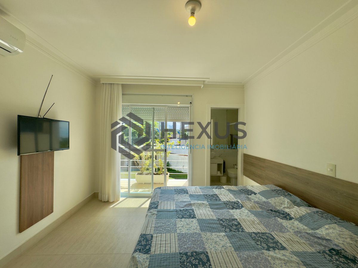 Foto 52 de Casa de alto padrão reformada e mobiliada a 50m da Praia do Tombo, Guaruja