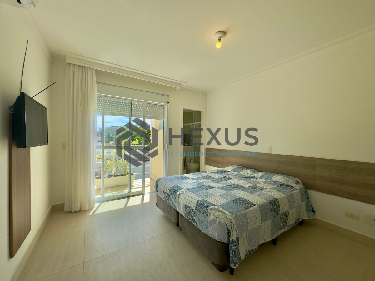Foto 57 de Casa de alto padrão reformada e mobiliada a 50m da Praia do Tombo, Guaruja