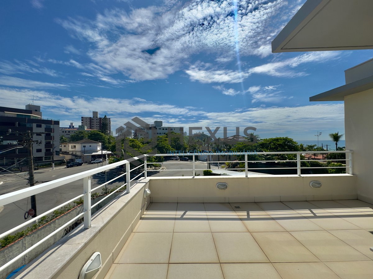 Foto 68 de Casa de alto padrão reformada e mobiliada a 50m da Praia do Tombo, Guaruja