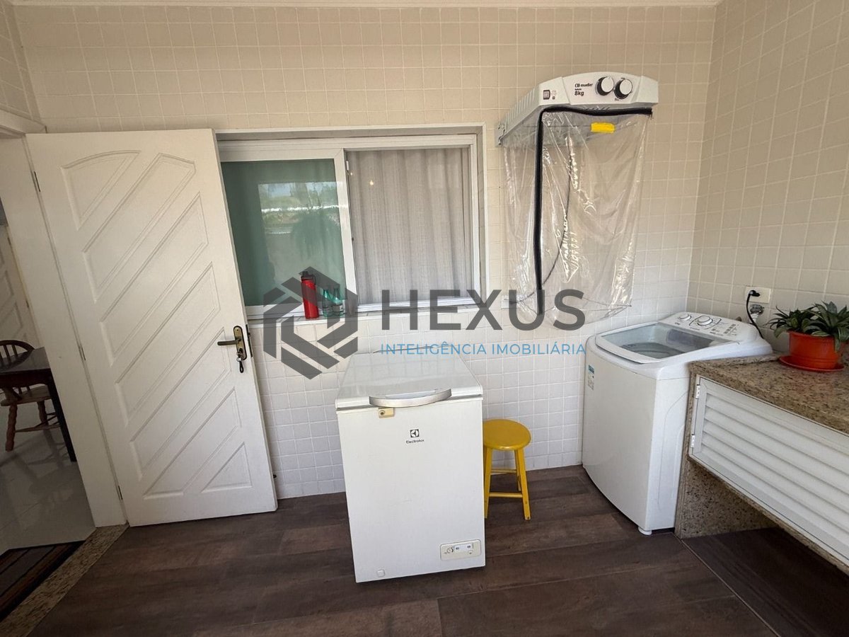 Foto 16 de Casa reformada com piscina e área gourmet no Jardim Pernambuco I, Guaruja