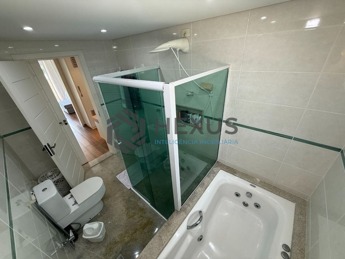 Foto 31 de Casa reformada com piscina e área gourmet no Jardim Pernambuco I, Guaruja