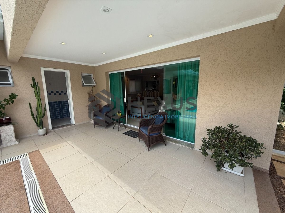 Foto 9 de Casa reformada com piscina e área gourmet no Jardim Pernambuco I, Guaruja