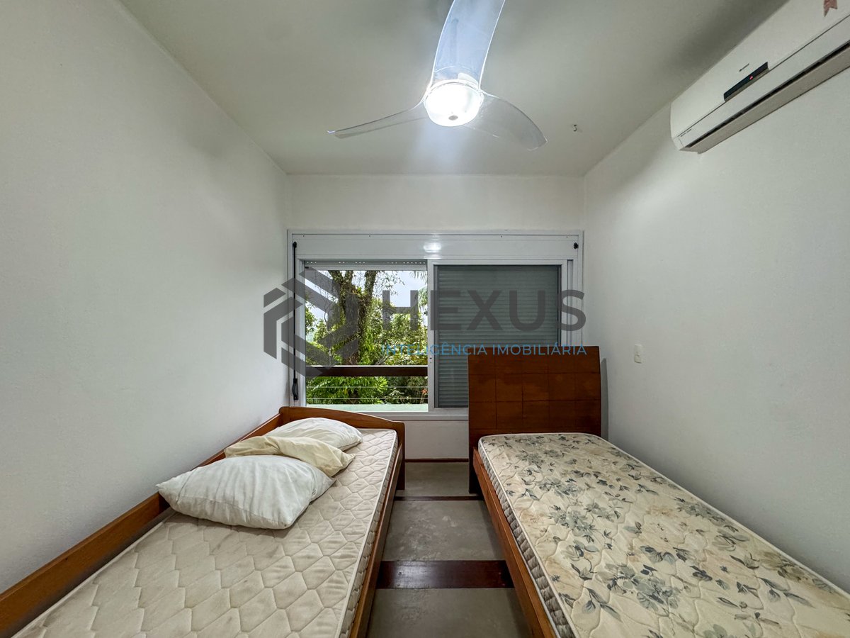Foto 30 de Casa de praia com piscina e churrasqueira no Sítio São Pedro, Guaruja