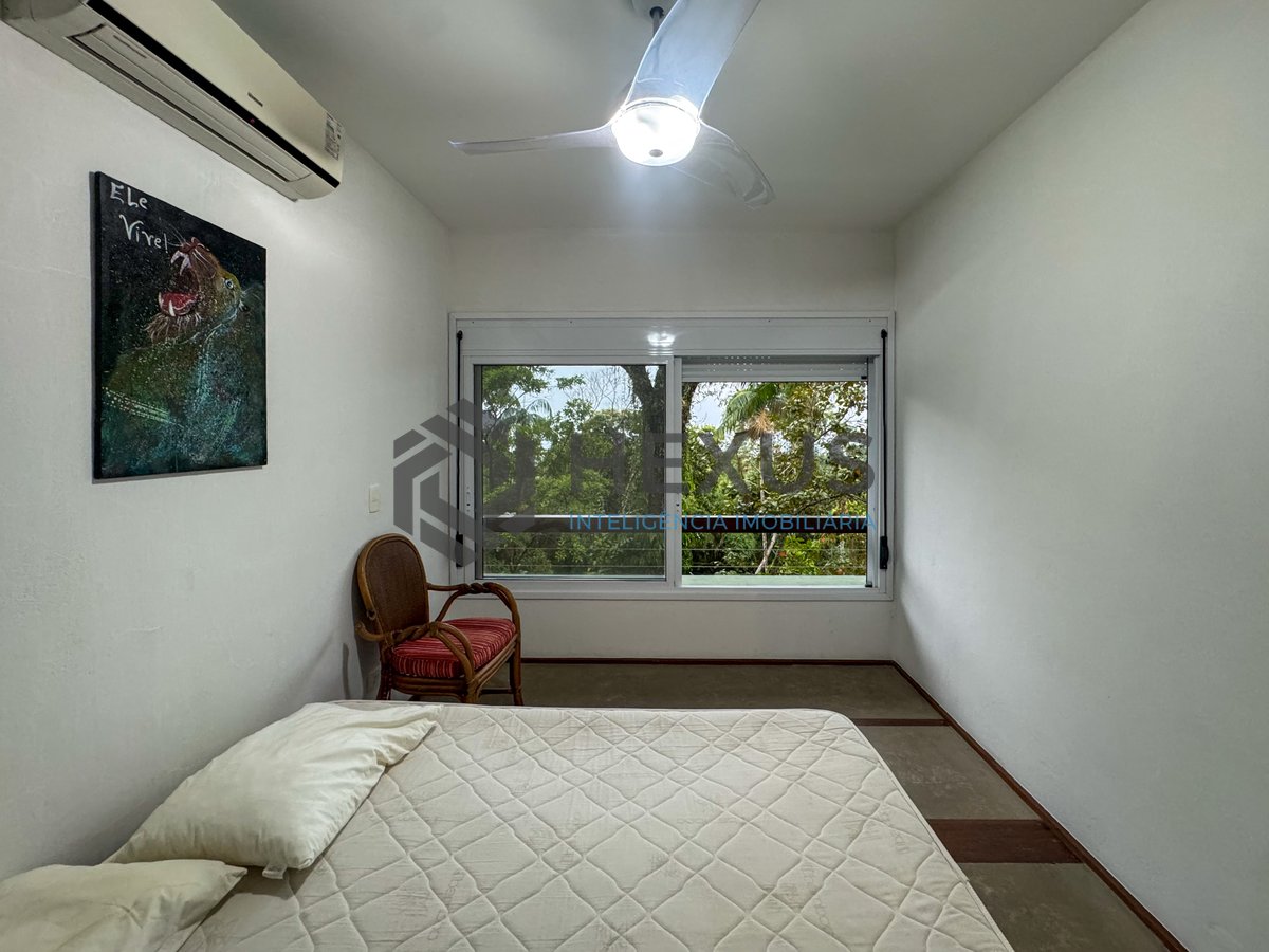 Foto 33 de Casa de praia com piscina e churrasqueira no Sítio São Pedro, Guaruja