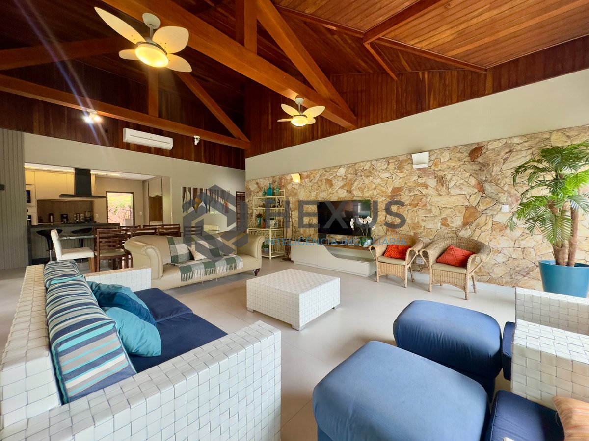 Foto 12 de Casa com piscina e área gourmet no Condomínio Granville na Praia da Enseada, Guaruja
