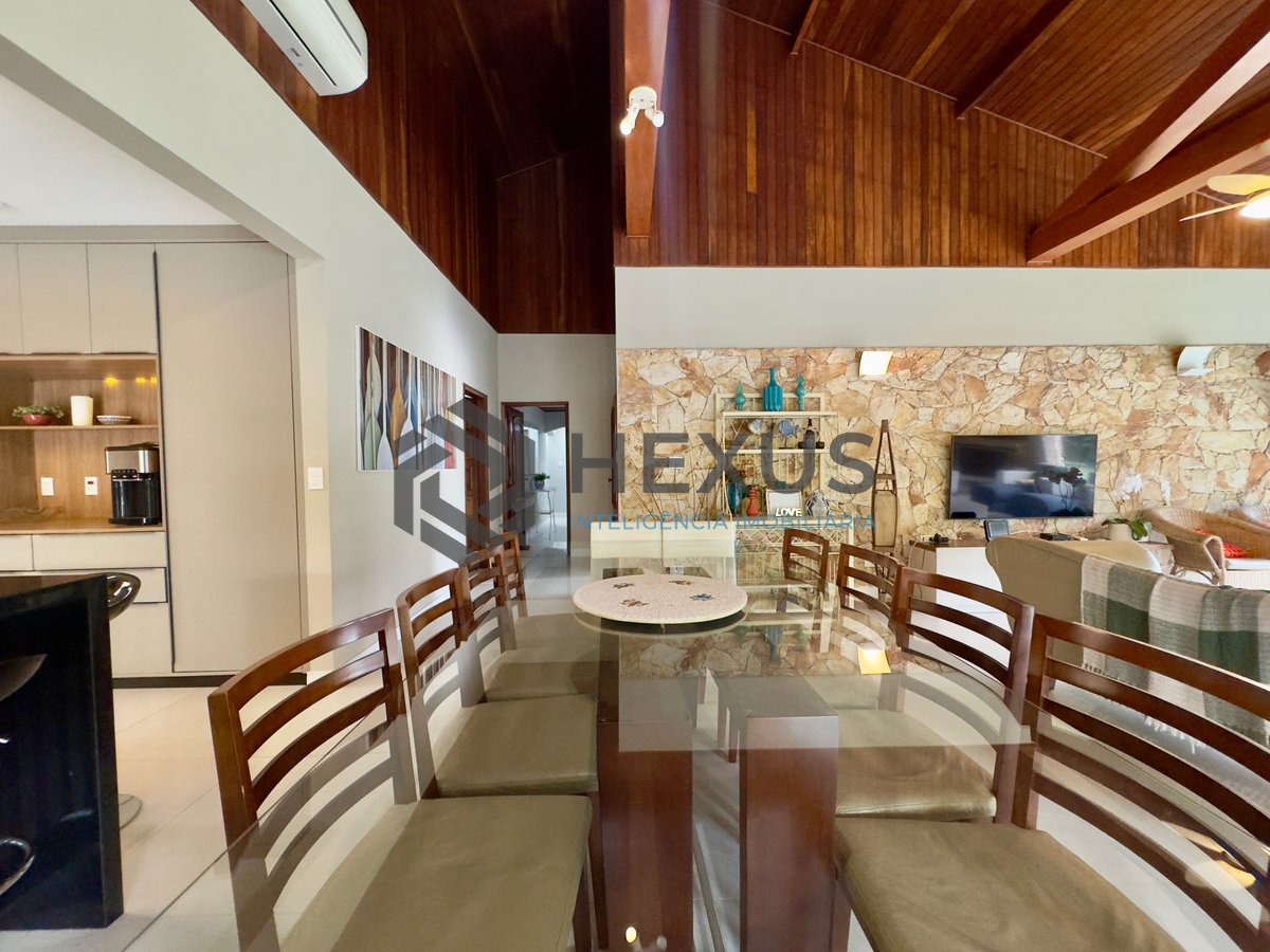 Foto 15 de Casa com piscina e área gourmet no Condomínio Granville na Praia da Enseada, Guaruja