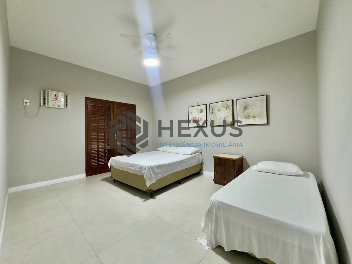 Foto 30 de Casa com piscina e área gourmet no Condomínio Granville na Praia da Enseada, Guaruja