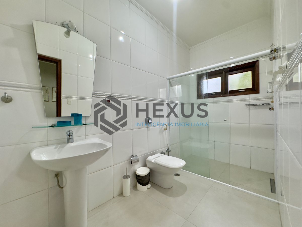 Foto 32 de Casa com piscina e área gourmet no Condomínio Granville na Praia da Enseada, Guaruja