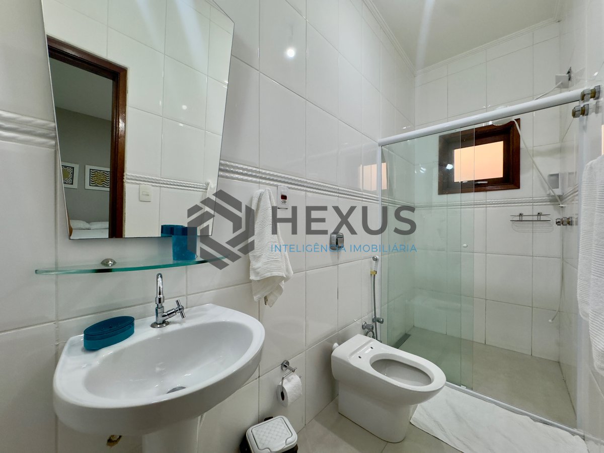 Foto 40 de Casa com piscina e área gourmet no Condomínio Granville na Praia da Enseada, Guaruja