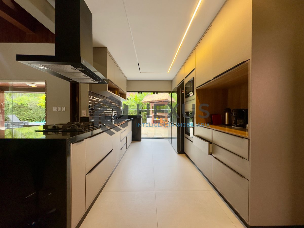 Foto 7 de Casa com piscina e área gourmet no Condomínio Granville na Praia da Enseada, Guaruja