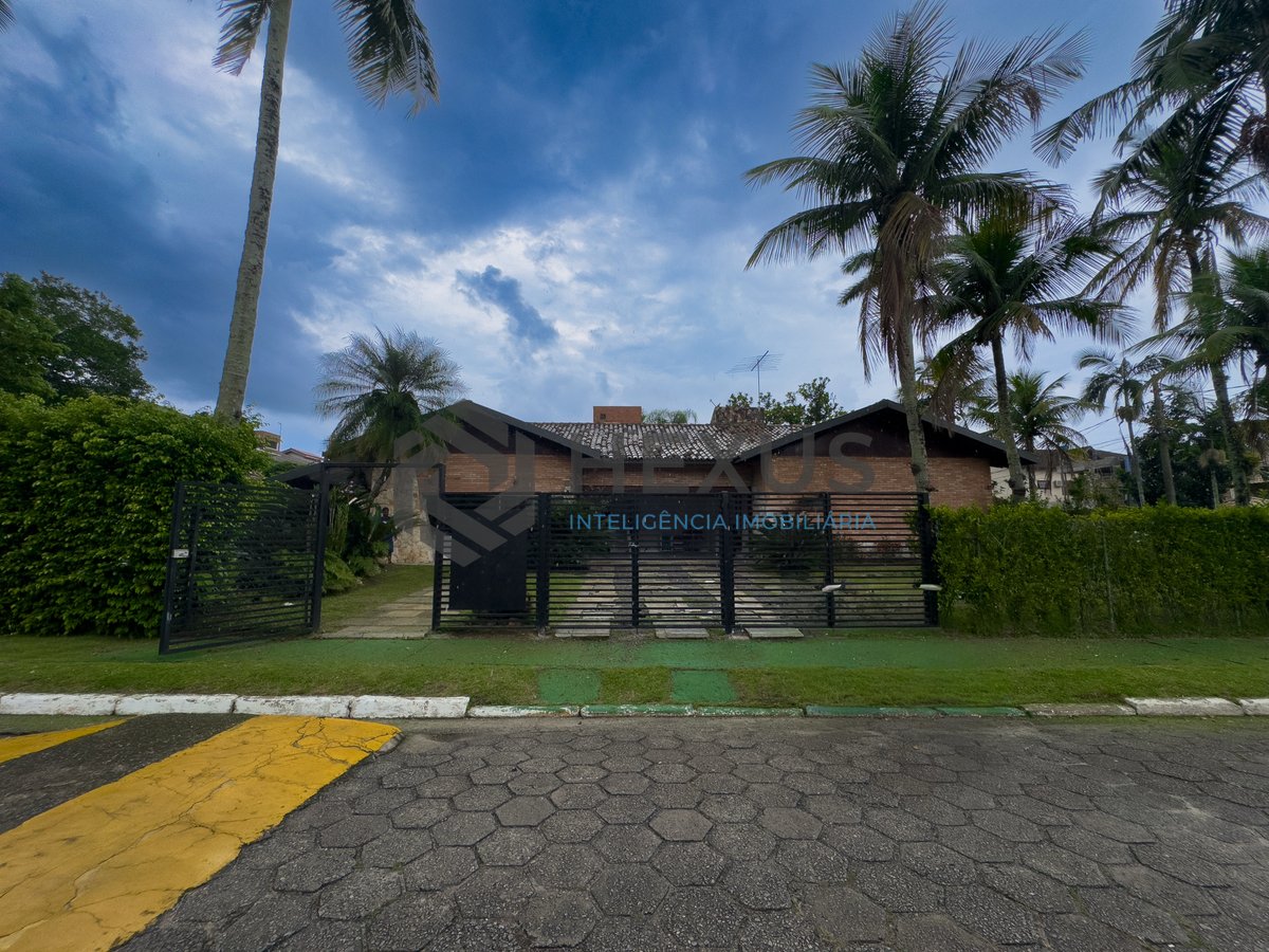 Foto 8 de Casa com piscina e área gourmet no Condomínio Granville na Praia da Enseada, Guaruja