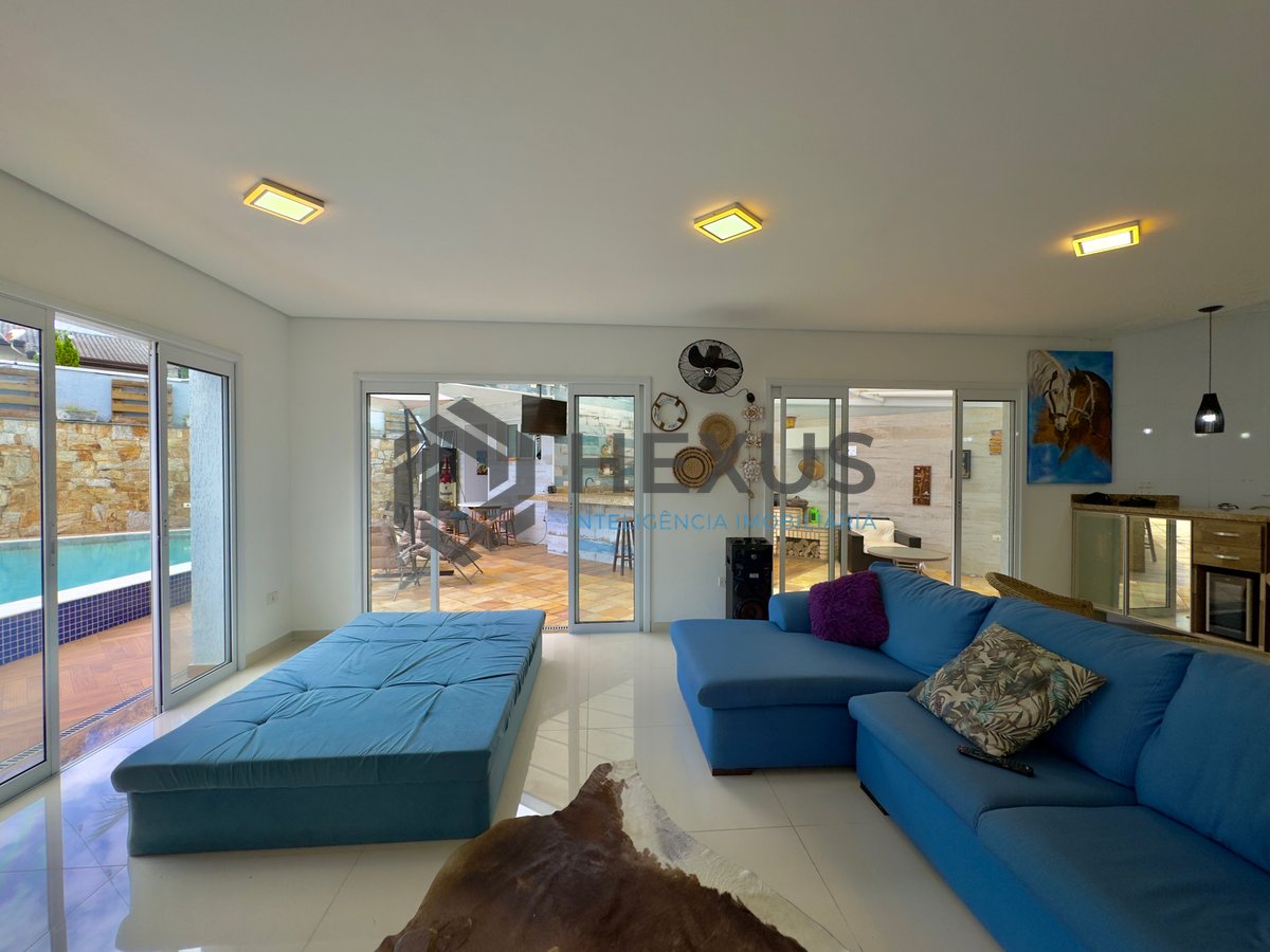 Foto 16 de Casa reformada com piscina e área gourmet no Condomínio Jardim Acapulco, Guaruja