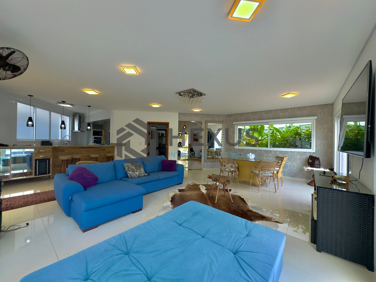 Foto 17 de Casa reformada com piscina e área gourmet no Condomínio Jardim Acapulco, Guaruja