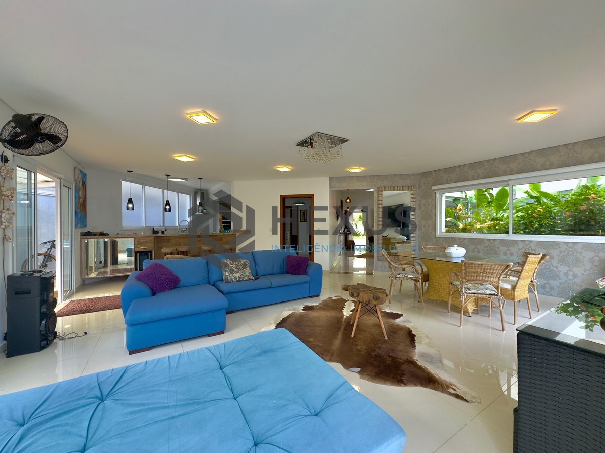 Foto 19 de Casa reformada com piscina e área gourmet no Condomínio Jardim Acapulco, Guaruja