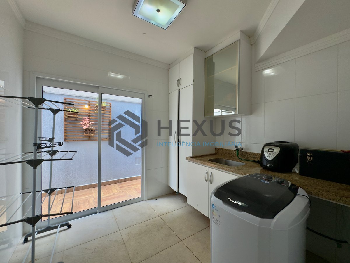 Foto 32 de Casa reformada com piscina e área gourmet no Condomínio Jardim Acapulco, Guaruja