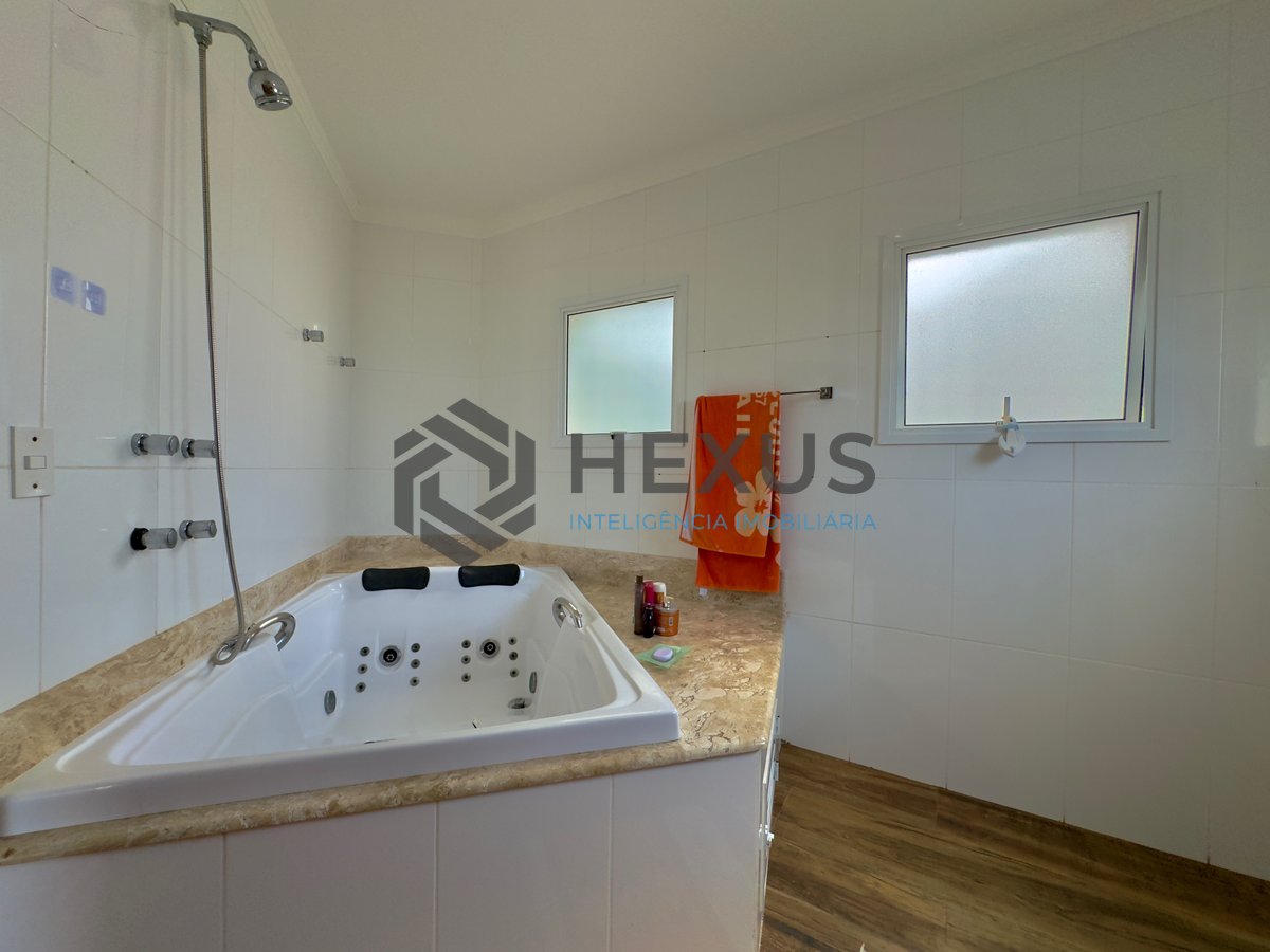 Foto 43 de Casa reformada com piscina e área gourmet no Condomínio Jardim Acapulco, Guaruja