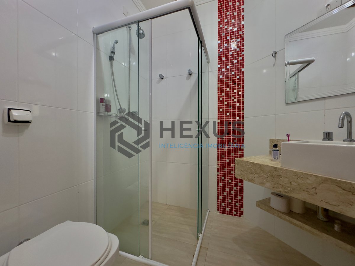 Foto 45 de Casa reformada com piscina e área gourmet no Condomínio Jardim Acapulco, Guaruja