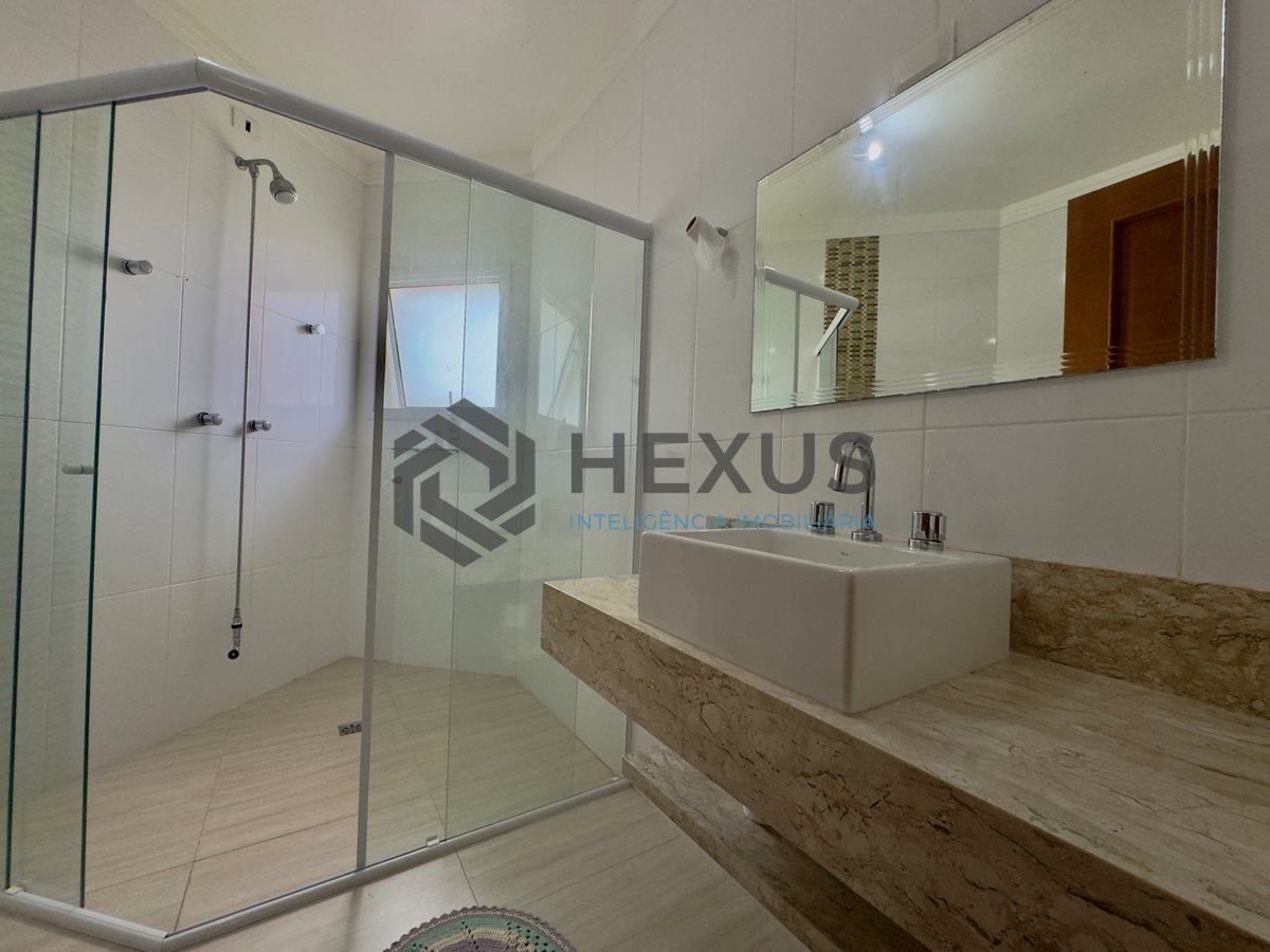 Foto 55 de Casa reformada com piscina e área gourmet no Condomínio Jardim Acapulco, Guaruja