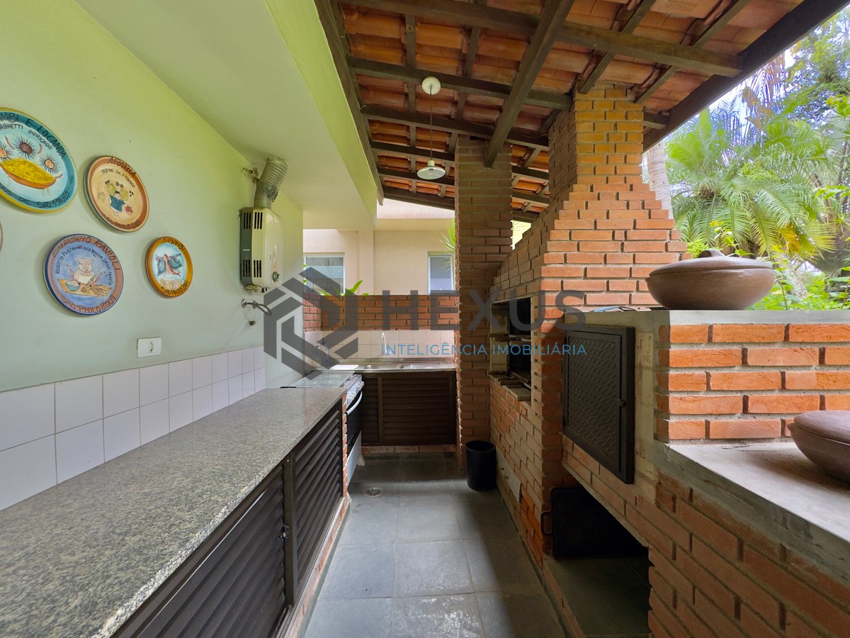 Foto 11 de Casa Charmosa com Espaço Gourmet e Muito Verde no Condomínio Granville, Guaruja