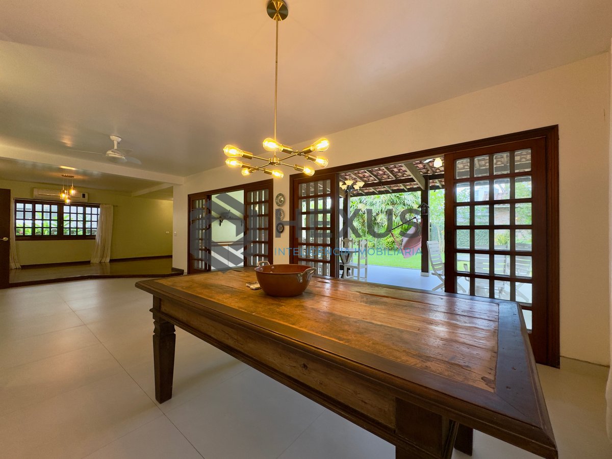 Foto 16 de Casa Charmosa com Espaço Gourmet e Muito Verde no Condomínio Granville, Guaruja