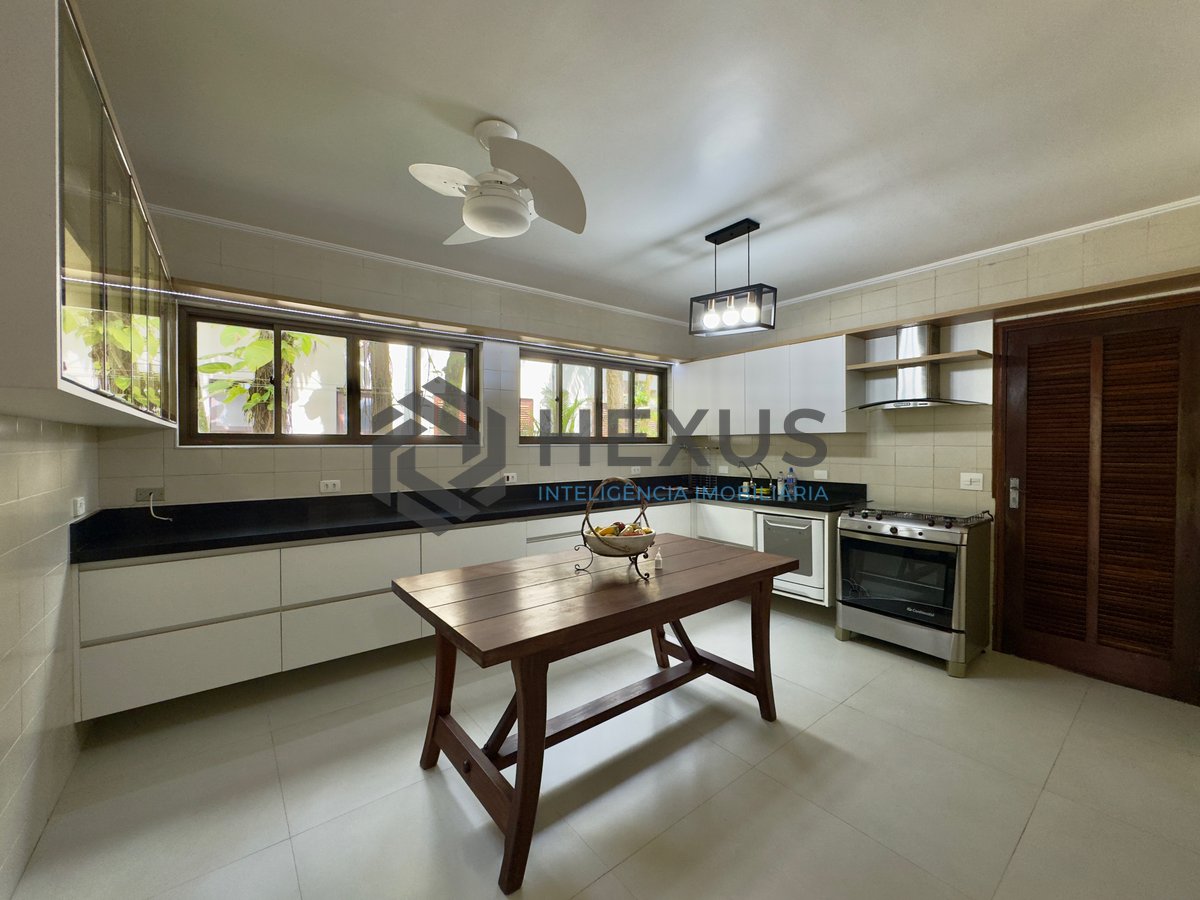 Foto 20 de Casa Charmosa com Espaço Gourmet e Muito Verde no Condomínio Granville, Guaruja