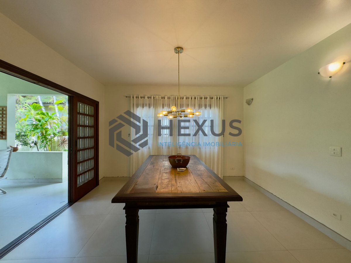 Foto 21 de Casa Charmosa com Espaço Gourmet e Muito Verde no Condomínio Granville, Guaruja