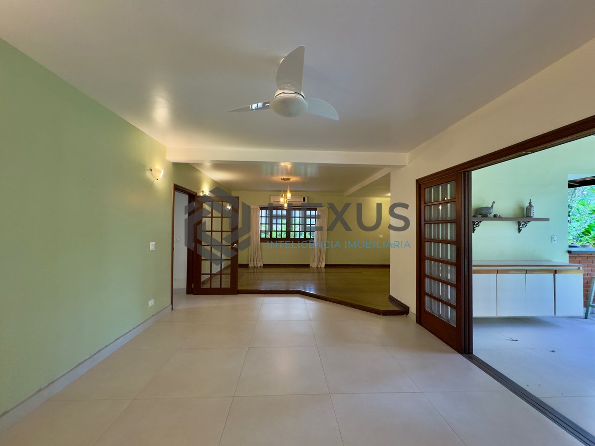 Foto 22 de Casa Charmosa com Espaço Gourmet e Muito Verde no Condomínio Granville, Guaruja