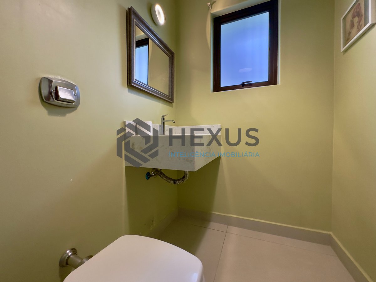 Foto 25 de Casa Charmosa com Espaço Gourmet e Muito Verde no Condomínio Granville, Guaruja