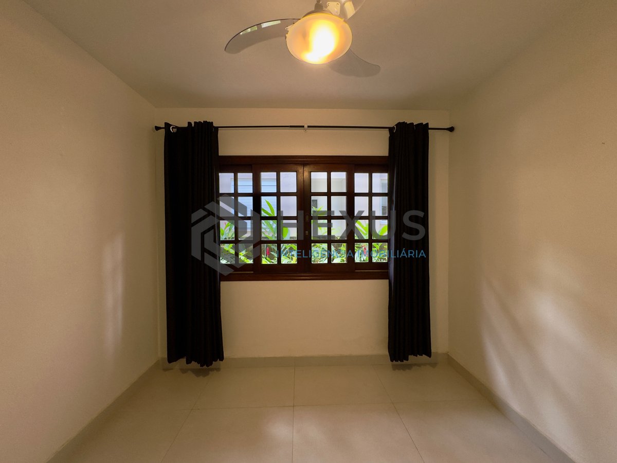 Foto 27 de Casa Charmosa com Espaço Gourmet e Muito Verde no Condomínio Granville, Guaruja
