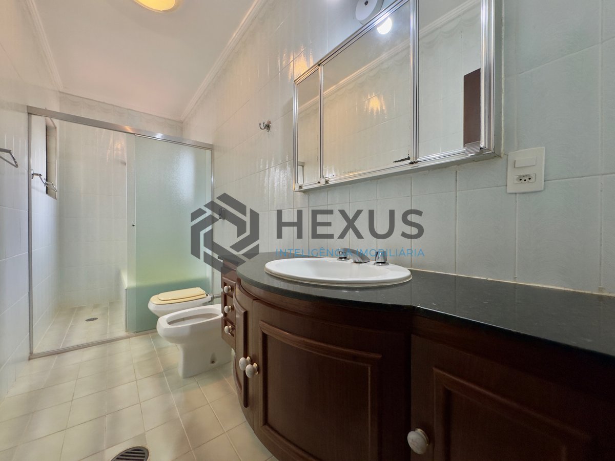 Foto 49 de Casa Charmosa com Espaço Gourmet e Muito Verde no Condomínio Granville, Guaruja