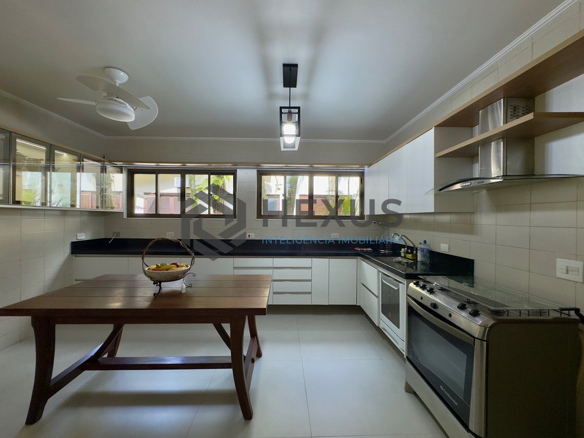 Foto 8 de Casa Charmosa com Espaço Gourmet e Muito Verde no Condomínio Granville, Guaruja