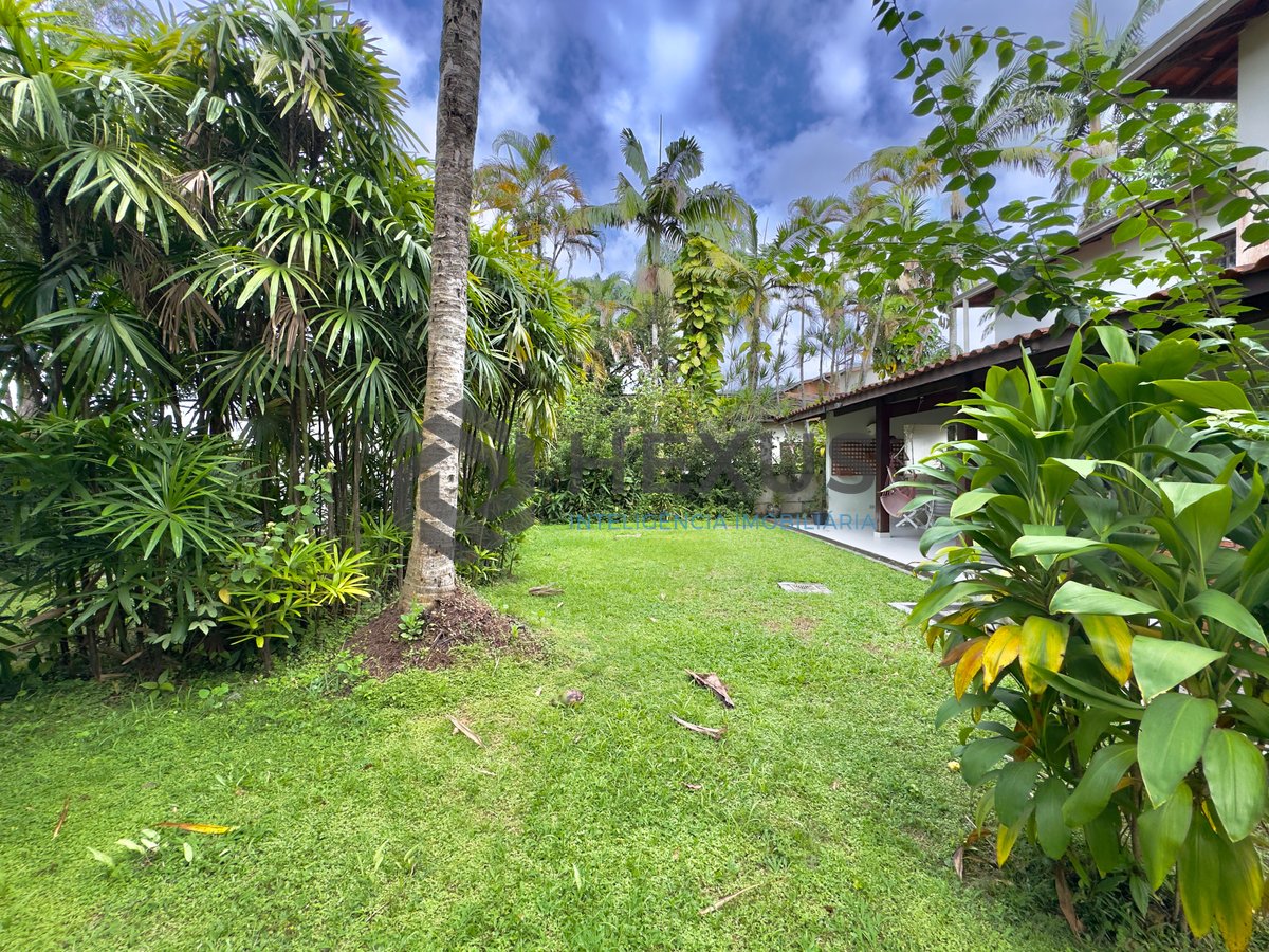 Foto 10 de Casa Charmosa com Espaço Gourmet e Muito Verde no Condomínio Granville, Guaruja