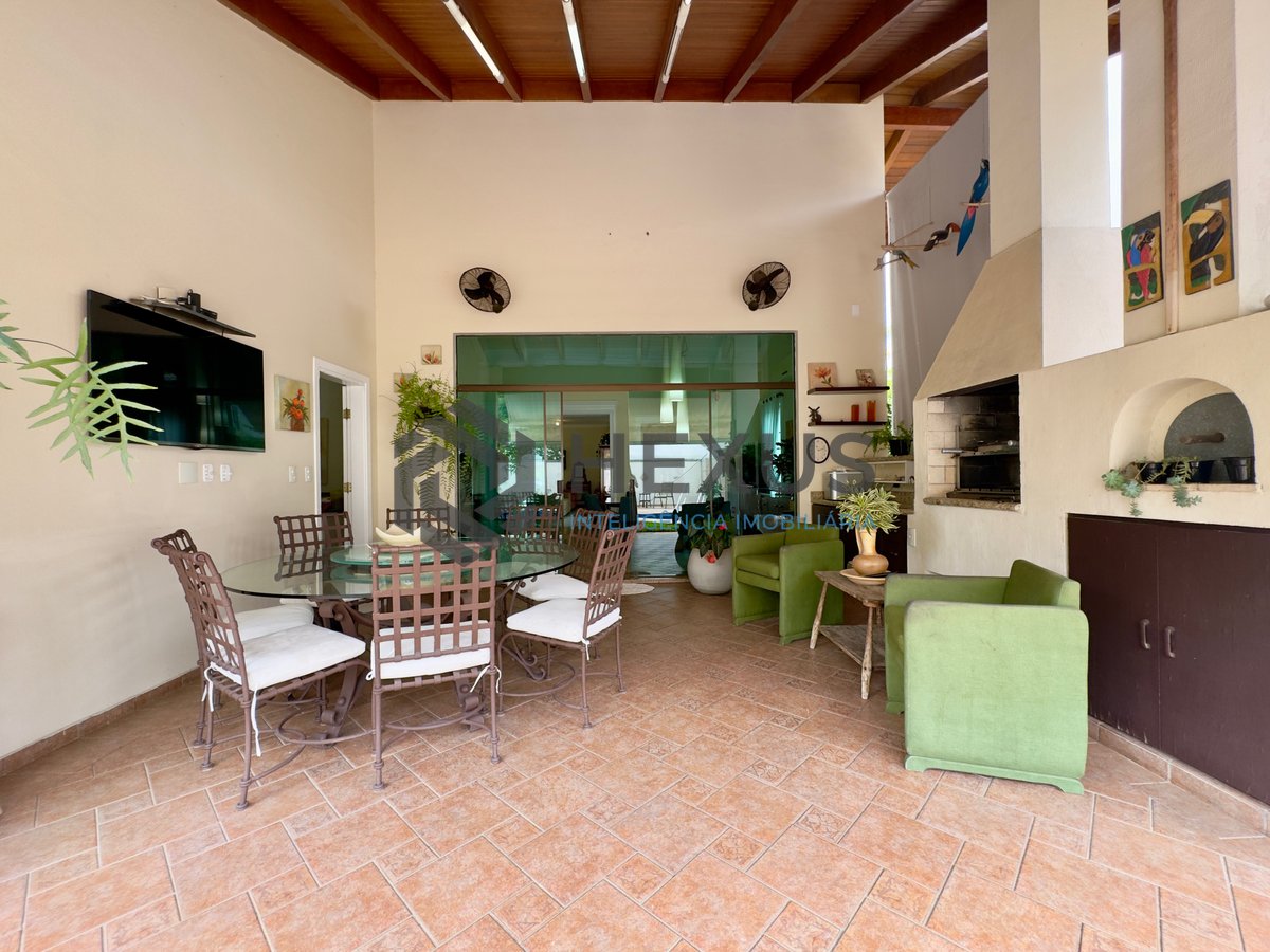 Foto 11 de Casa reformada com varanda piscina e área gourmet no Granville a 700m da praia na Enseada, Guarujá
