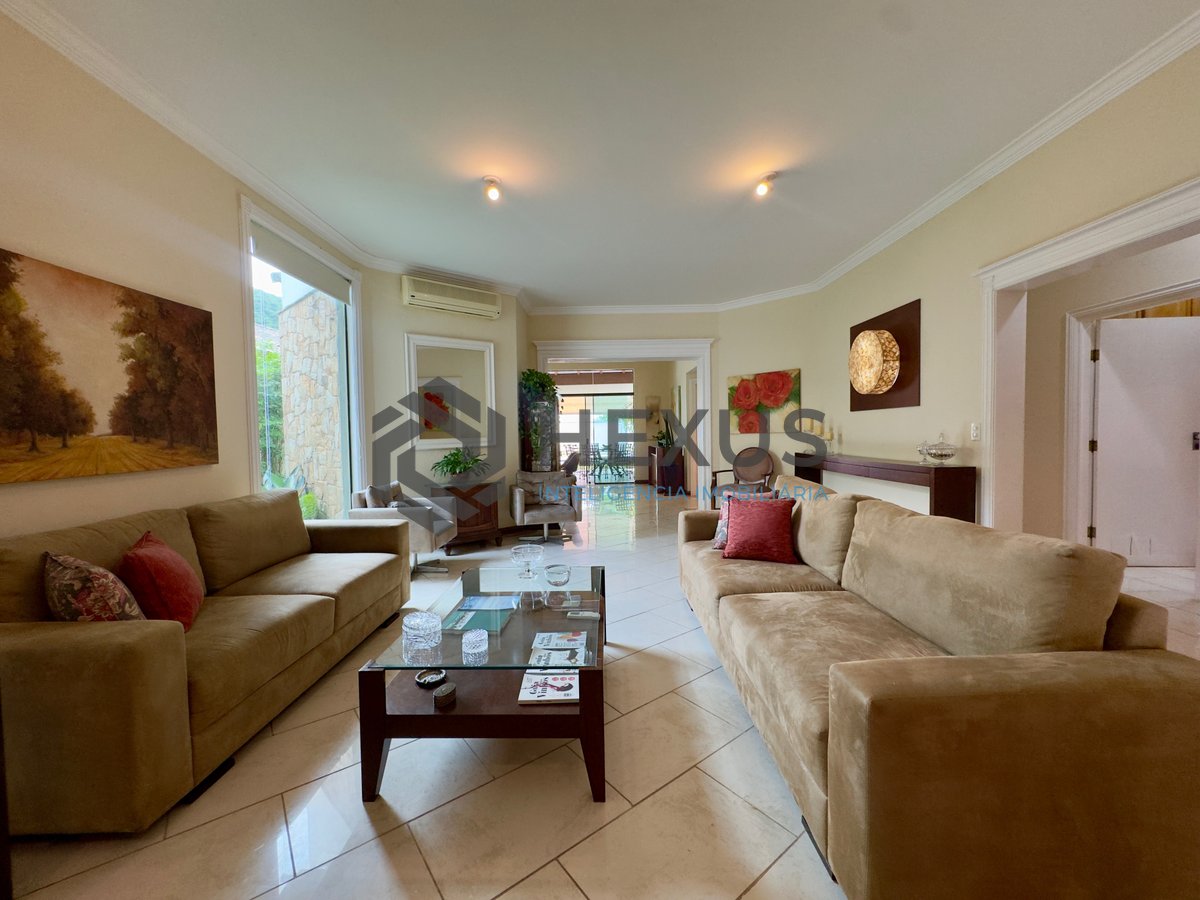 Foto 17 de Casa reformada com varanda piscina e área gourmet no Granville a 700m da praia na Enseada, Guarujá
